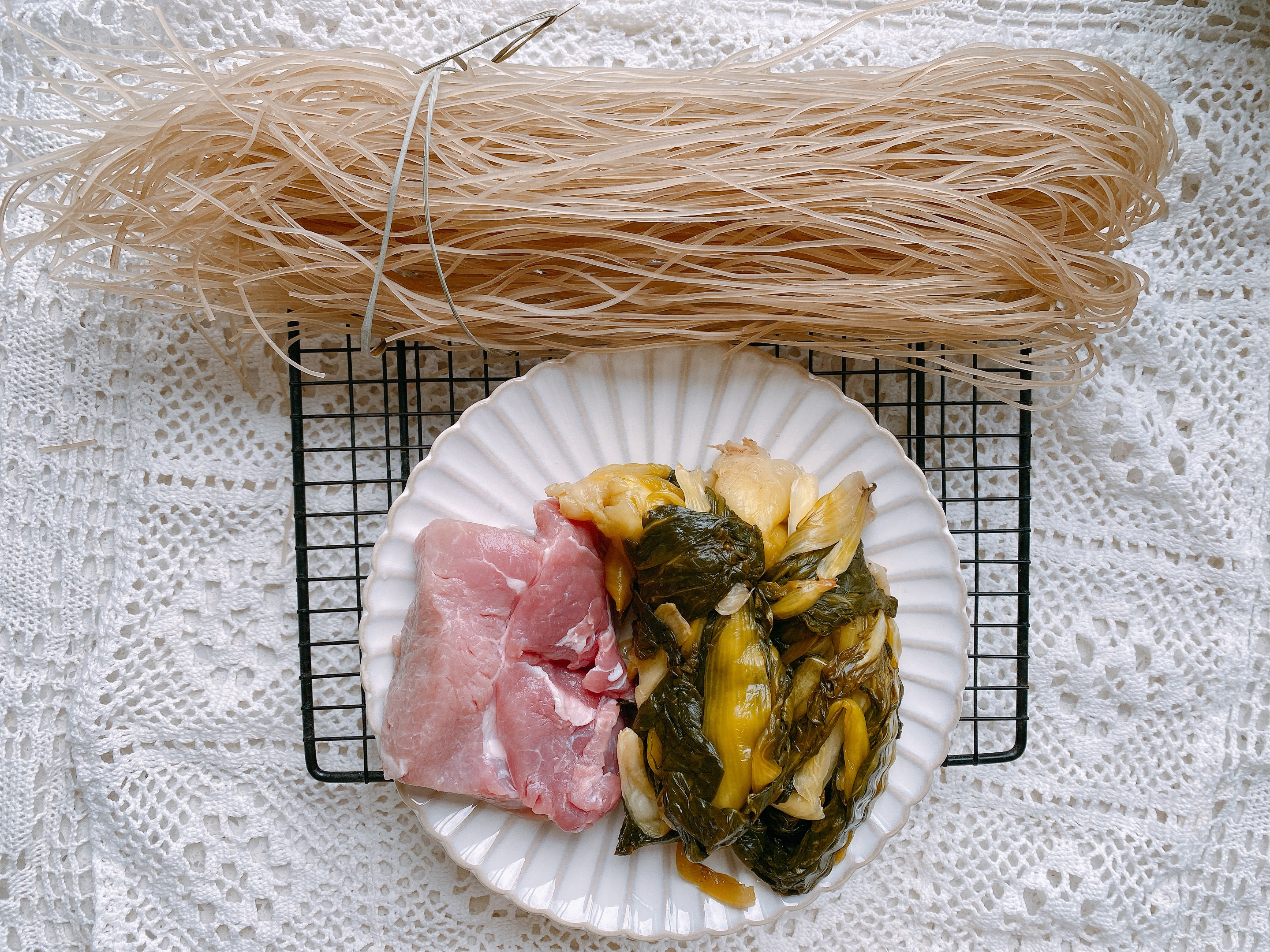 喜欢吃红薯粉的要试试这个做法，开胃解馋，比白菜炖粉条还要好吃