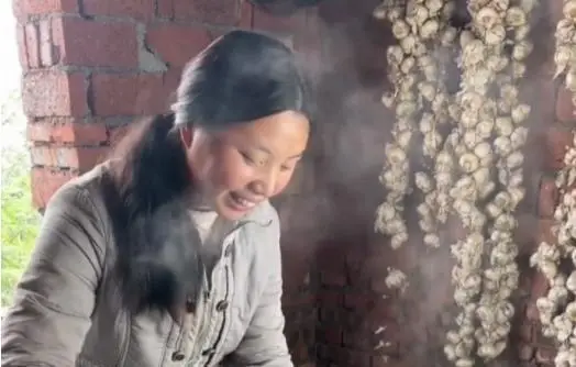 牛爱芳小春花：没有路虎，没有别墅，粉丝和电视台欠我们一个道歉