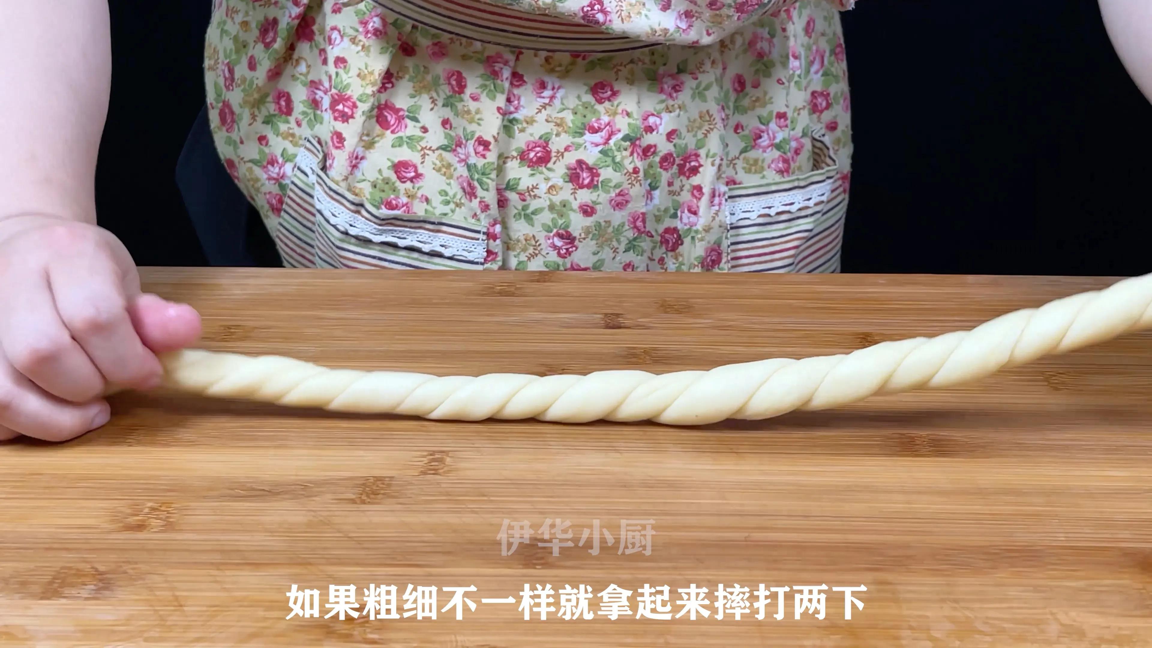 面粉别蒸馒头了，教你做麻花，不用油炸，松软香甜比面包还好吃