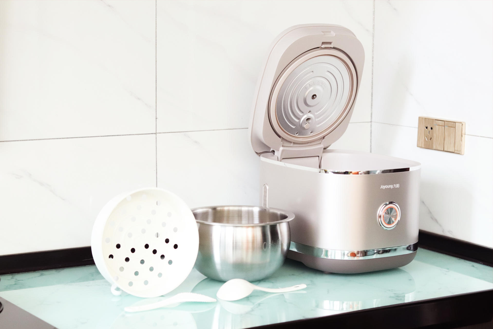 九阳0涂层电饭煲评测，配备304不锈钢内胆，告别涂层脱落危害