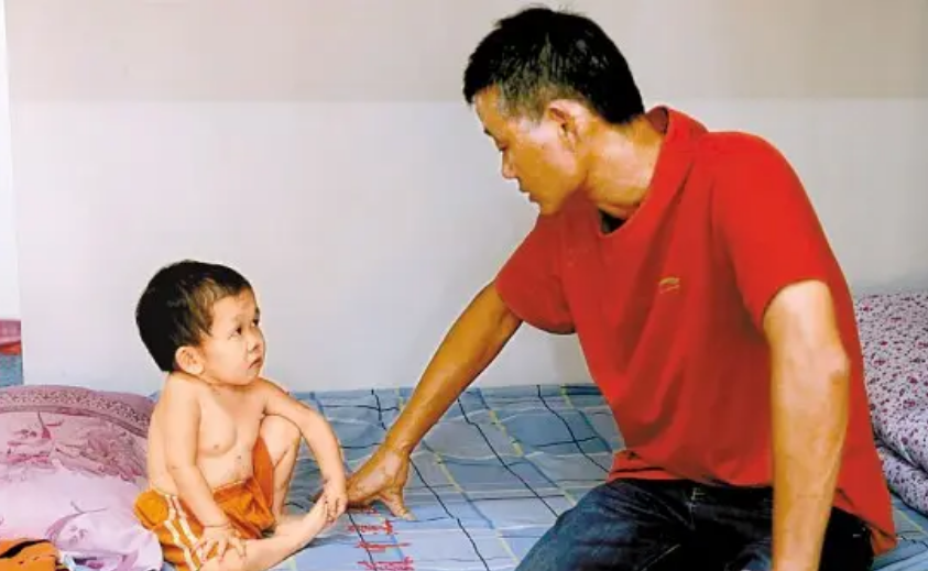 小弟不够长图片(中国袖珍人吴康) - 赤虎壹号