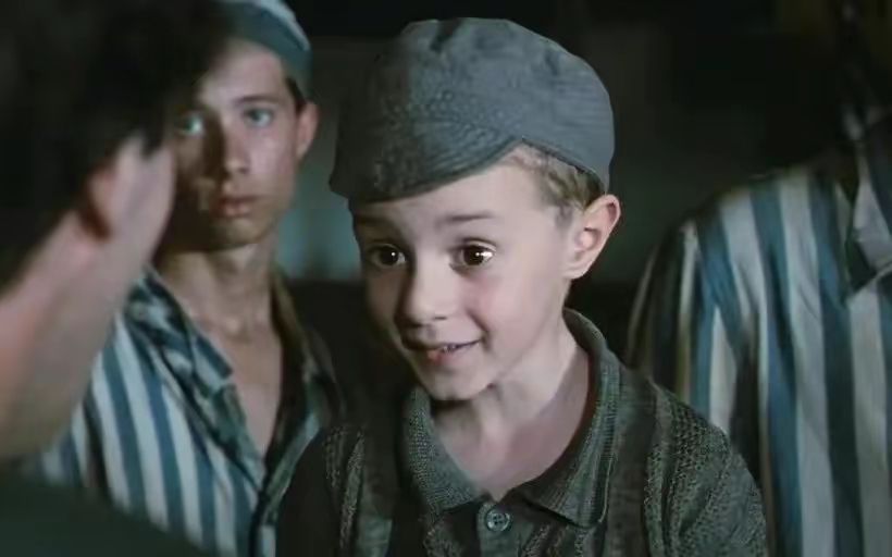 电影《美丽人生》：纳粹屠刀下救子！父爱如山的最好诠释