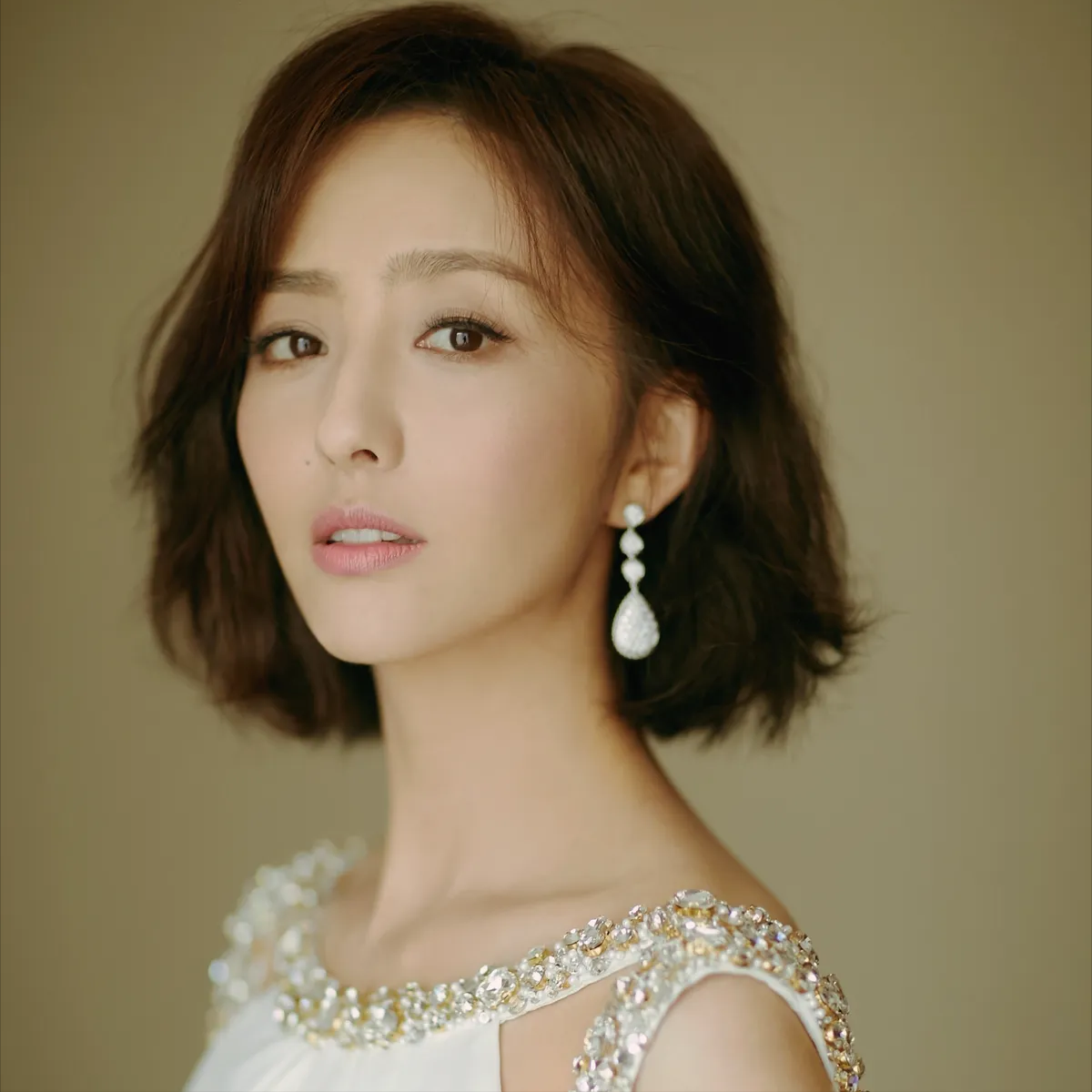 “天山”出大美人，10位新疆女明星，个个盘正条顺，美得各有千秋