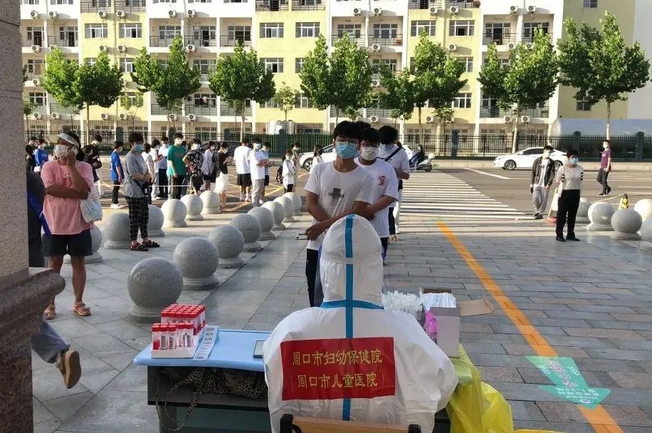 <a href=http://www.www17991.com target=_blank class=infotextkey>周口市婦幼保健院</a>核酸采集小組進校園保駕護航助高考