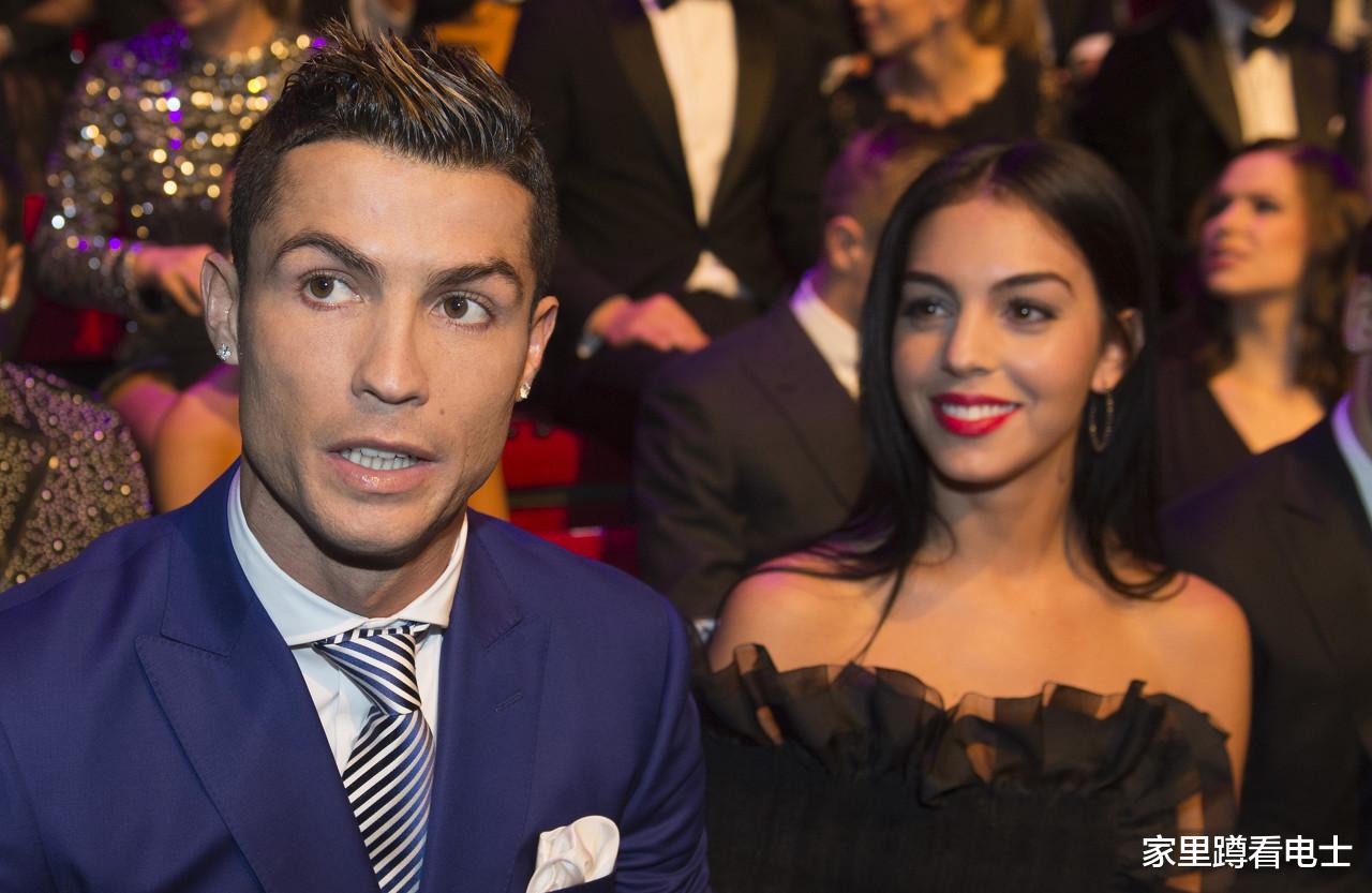 48岁贝嫂衣品不如C罗女友，时装秀比美，被老戏骨的25岁娇妻艳压