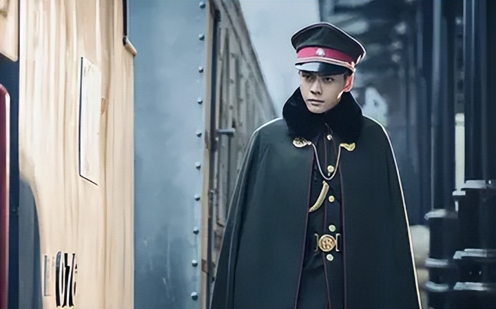 同样是穿民国军装,把钟汉良,窦骁和高伟光放在一起差距就出来了