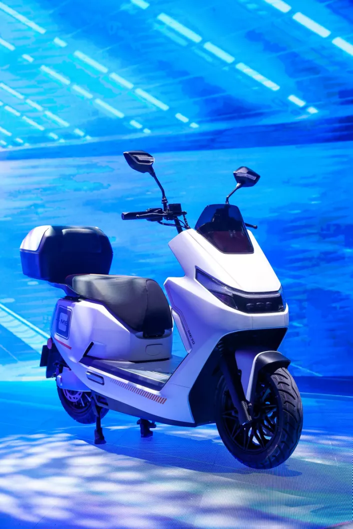 充电15分钟能跑75km！哈啰电动车新品，搭载72V44Ah锂电续航200km