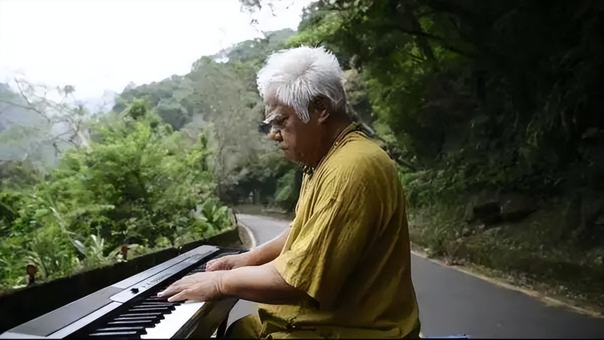 那个让白岩松落泪的男歌手，消失了近30年