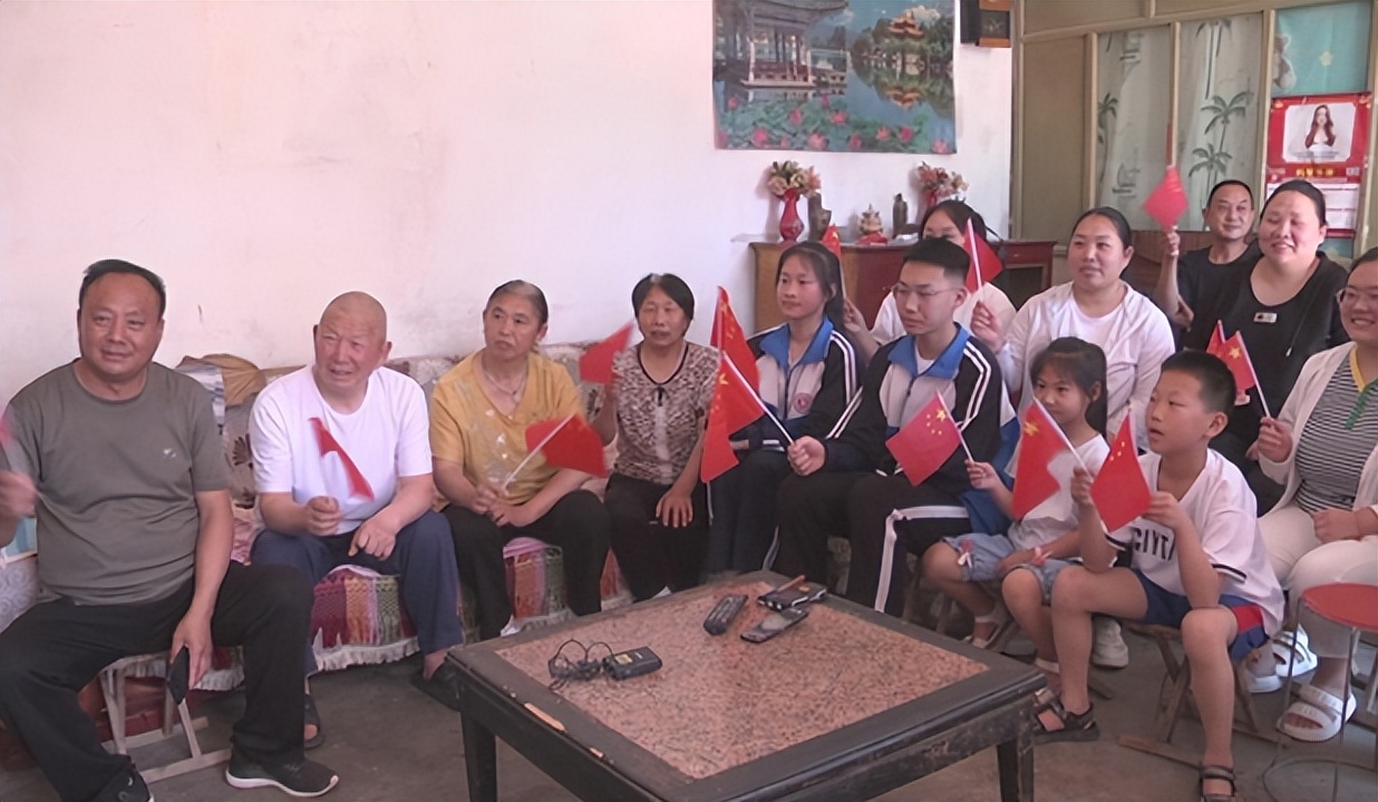 神十四发射成功，中国首位女航天员再次出征，留下4个字让人感慨