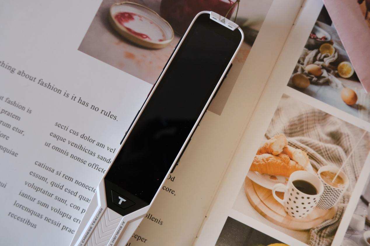 家长辅导孩子学习有困难，阿尔法蛋T10词典笔来帮忙