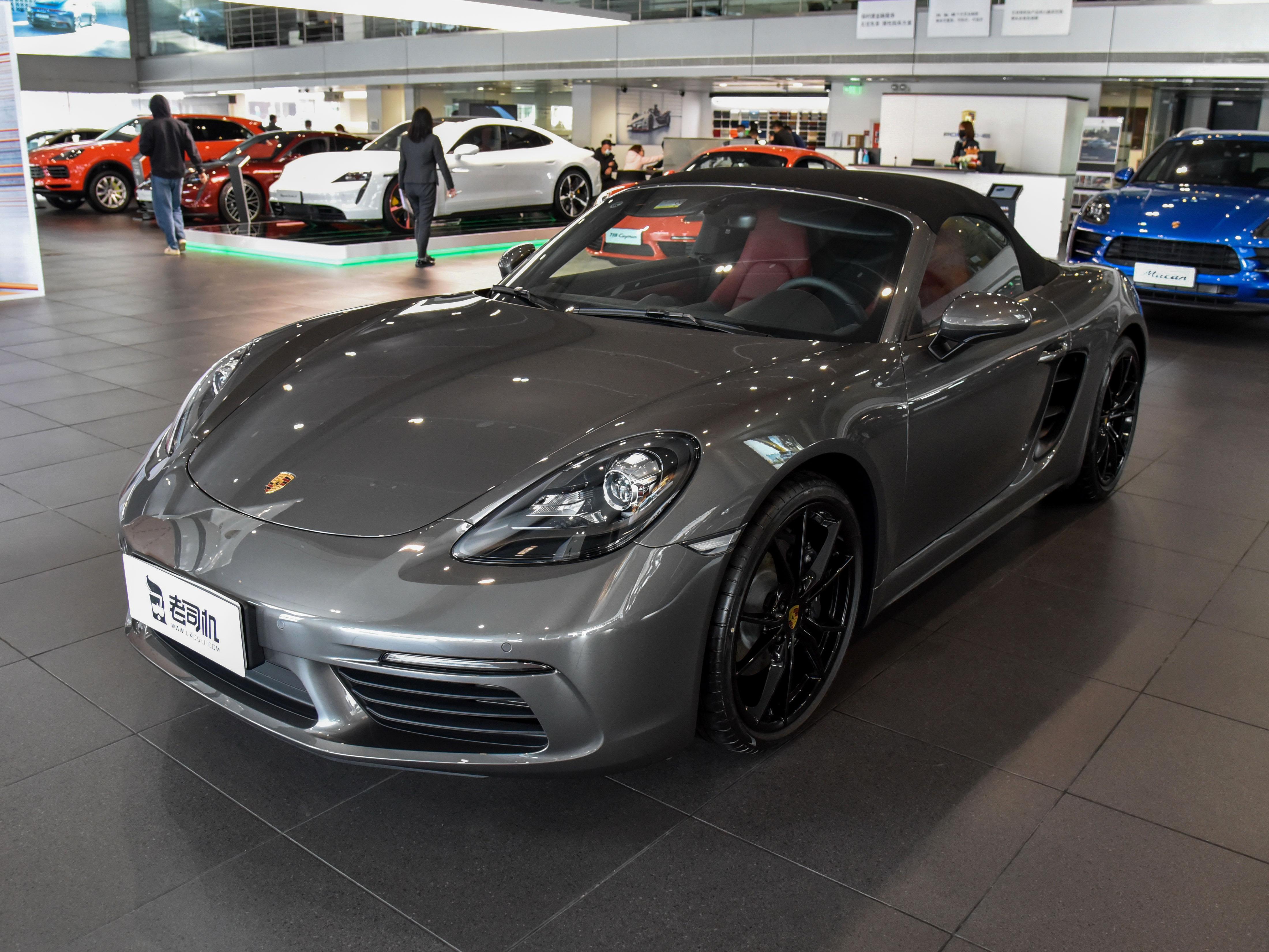 买得起的保时捷敞篷跑车,2.0t动力,变速箱结实,实拍保时捷718