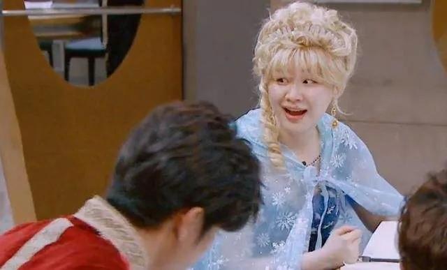 娱乐圈太现实！金婧录综艺与宋丹丹搭话，却遭对方厌恶翻白眼儿