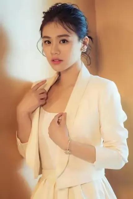 马思纯嫣然一笑