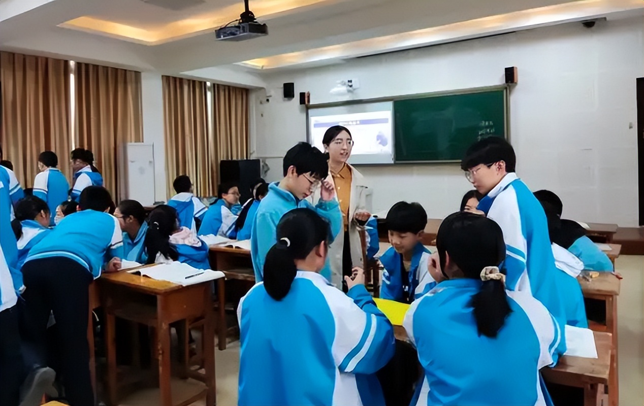 未来10年女生很“吃香”的专业，薪资可观且稳定，家有女儿要留意