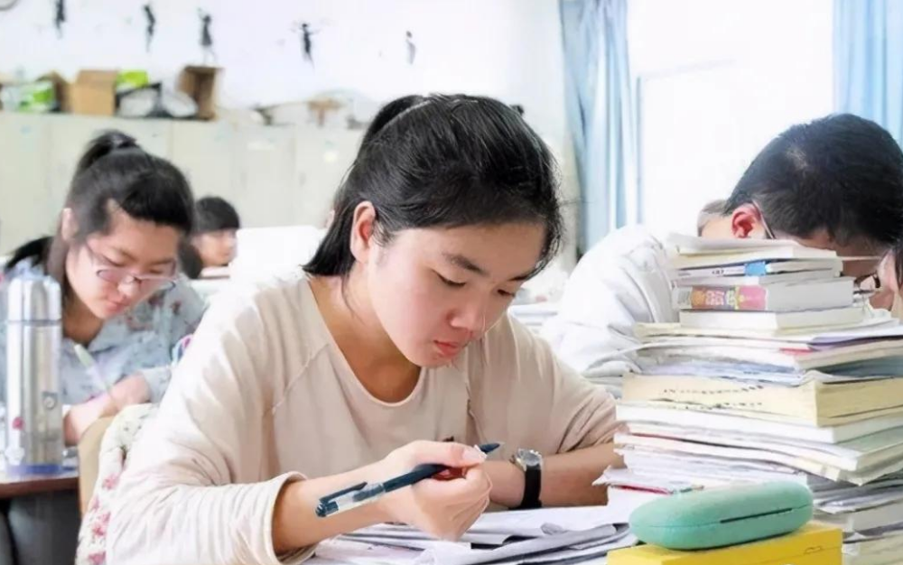 安徽省文科有多难？500分也考不上本科，看到其他省份学生很委屈