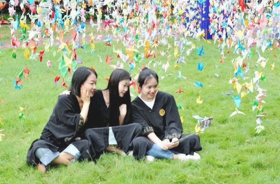 别错过“白嫖”的机会！大学毕业生可以领这些补贴，5年内才行