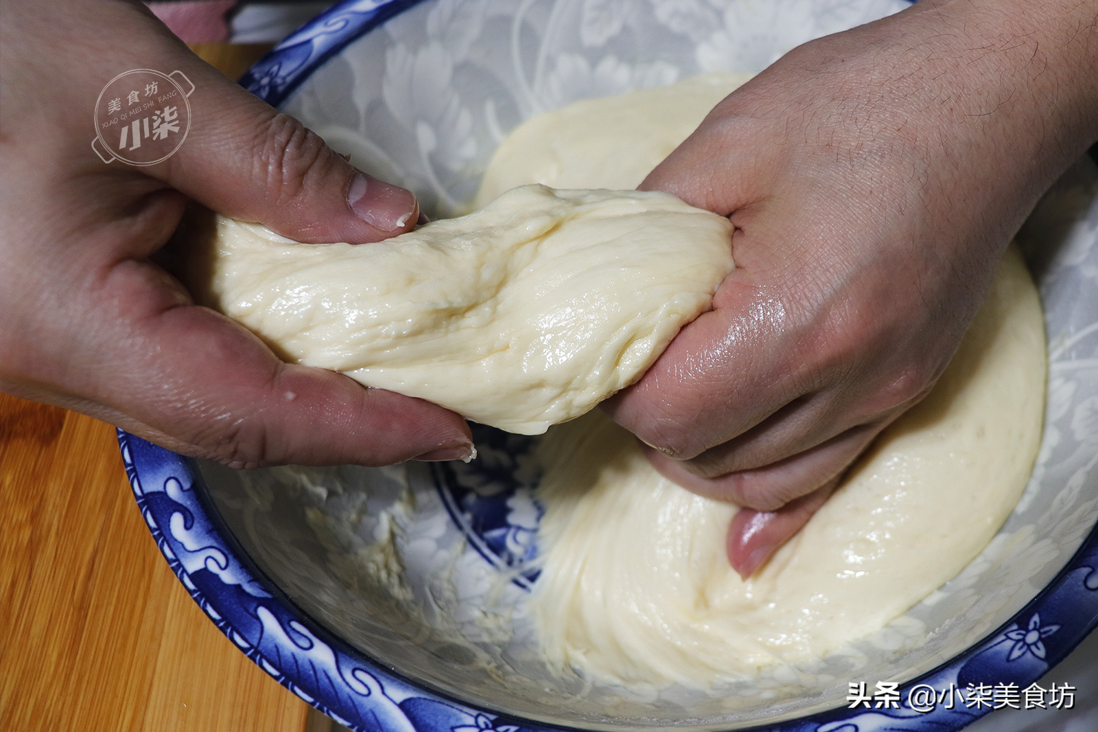 炸油饼时，切记不要直接揉面，早餐店老板教我2招，分享给大家