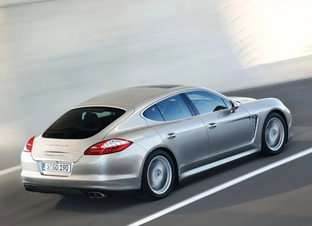 跑车的操控,豪车的舒适,这台保时捷比奔驰更香?