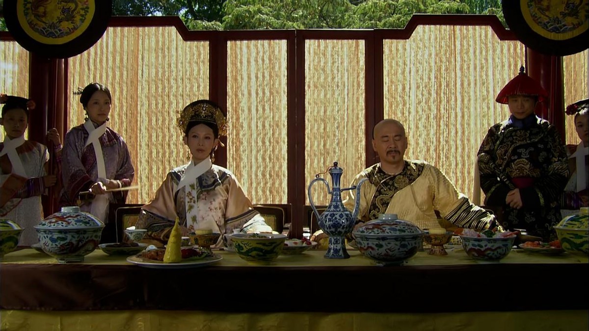 《甄嬛传》人物解析：10岁嫁人，16岁生子，雍正真的讨厌宜修么？