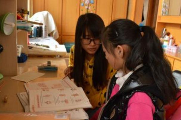 为阻挡学姐推销，大学生煞费苦心，寝室奇葩标语叫人憋不住笑