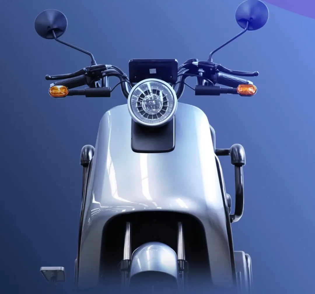 雅迪、爱玛发布2款接娃三轮车,自带儿童座椅,全国能上牌