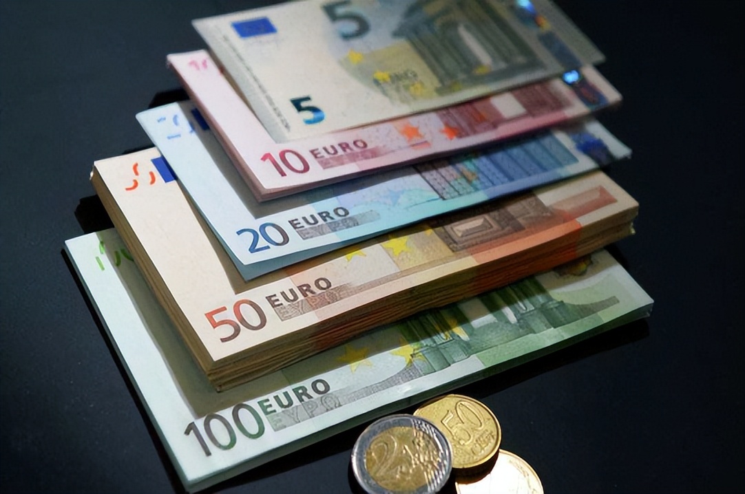 欧元对人民币大幅贬值，购买力下降，这对我们或许并不是什么好事