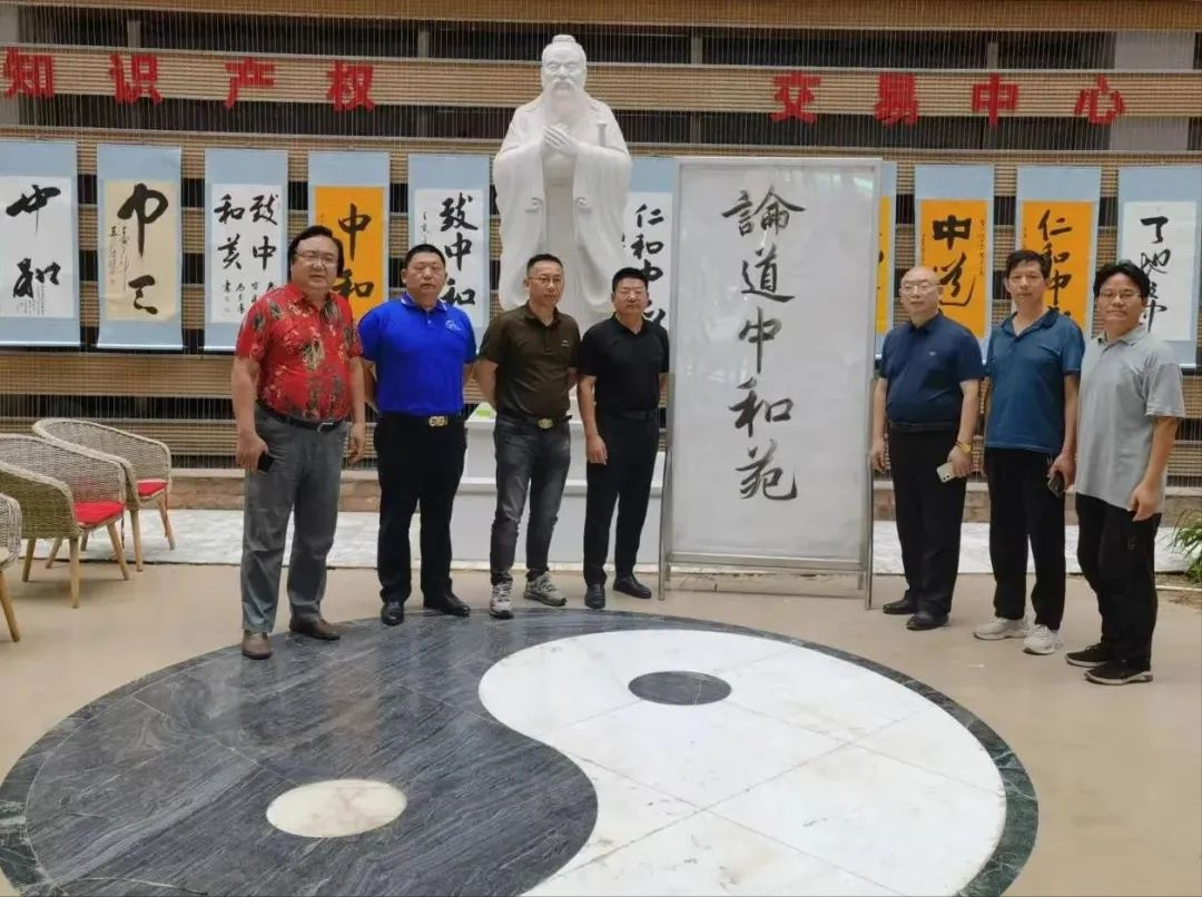中文化书法展在郑州双零楼举行