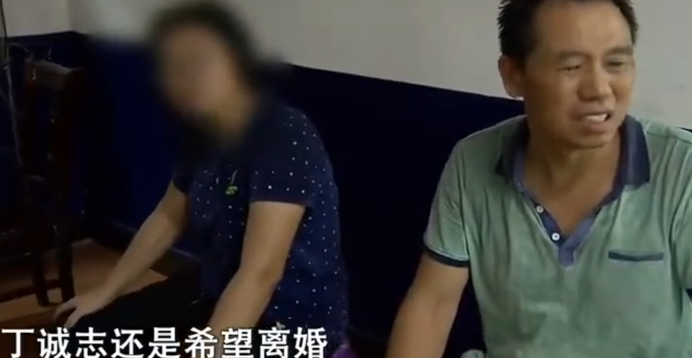 女儿考上重点大学，入学前却要求父母离婚，只为帮老实父亲出口气