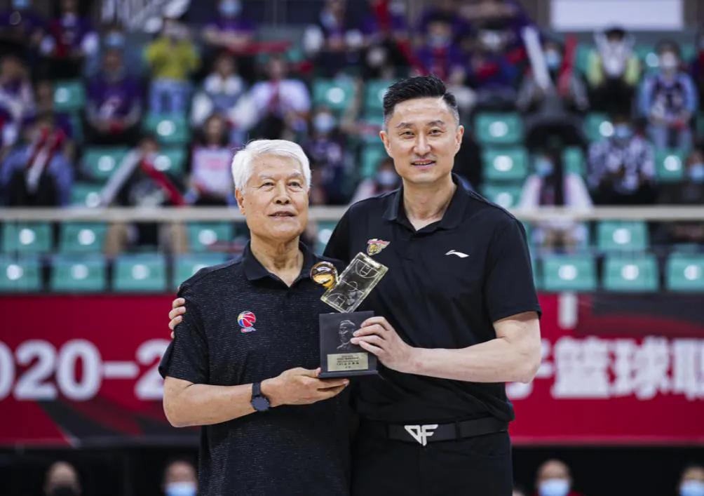 为什么广东球员不去nba(广东队被质疑夺冠可耻5大原因，本省球员没几个，夺冠全靠外地人)