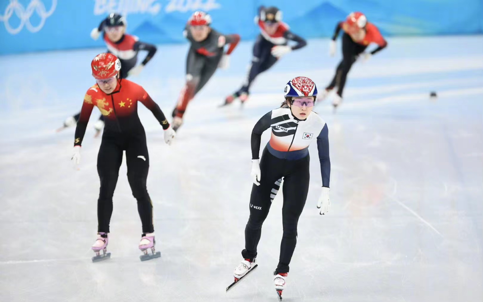【冬奥会最新金牌榜：中国再拿1金升至第4；男子5000米接力遗憾收场】图2