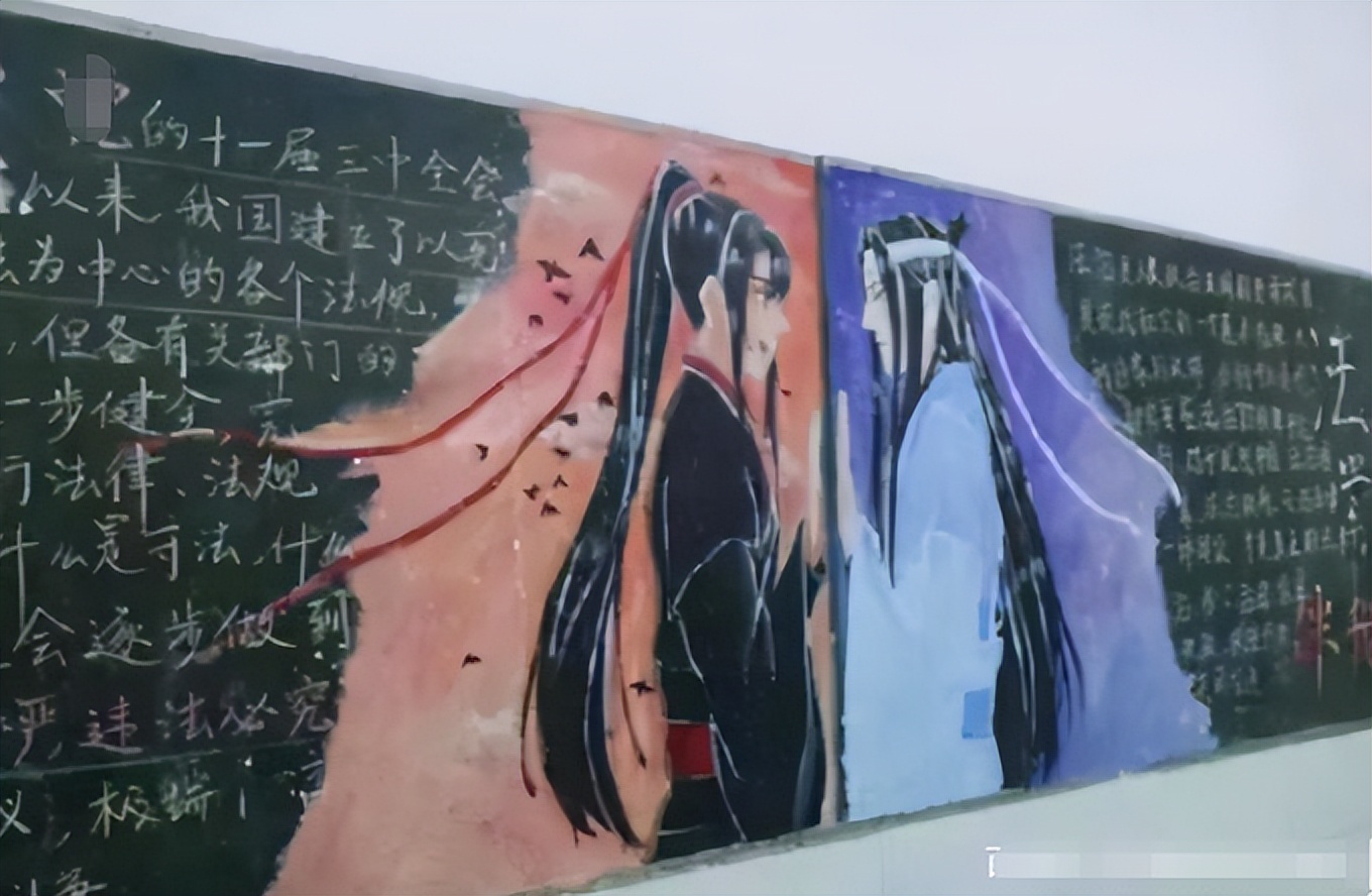 高中生满分“黑板报”火了，隔壁班慕名而来，老师看完舍不得擦