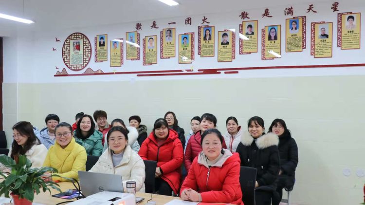 聚智众筹 向美而行——南阳市杨天端名班主任工作室启动仪式