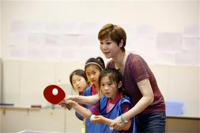 初代乒坛大魔王：许昕的恩师，拿了59个冠军，年近60仍旧美艳动人