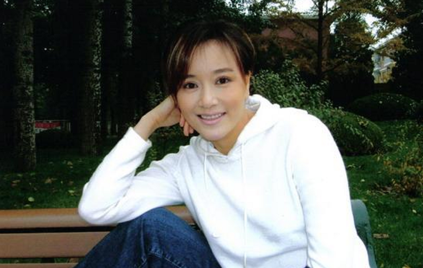 石爻:从主持人到知名演员,怀感恩之心,与圈外丈夫低调生双胞胎