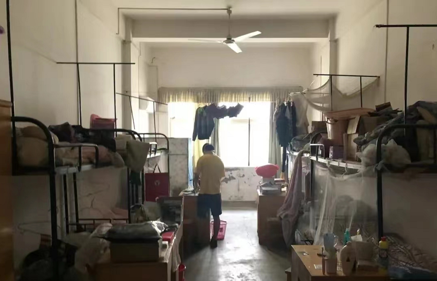 为了迎接新生，各大院校晒研究生宿舍环境，仿佛挣扎在贫困线上