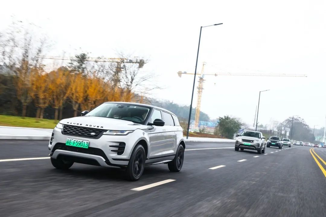 试驾揽胜极光L P300e：44万这个价，它值吗？