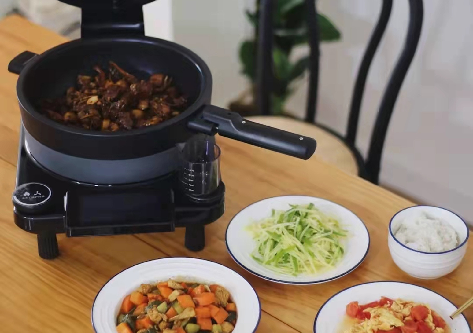 烹饪的乐趣，比不上自动炒菜机带来的“偷懒”乐趣