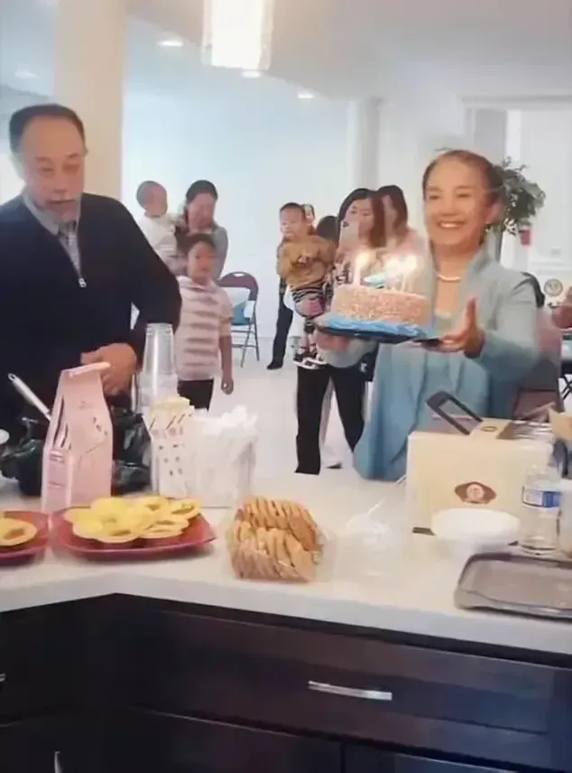 张丰毅和吕丽萍:离婚30年,人生截然不同,亲儿子和继父成一家