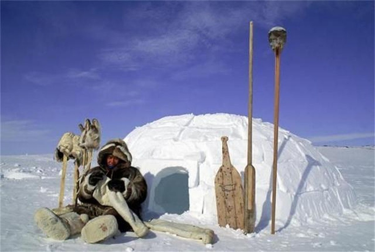 零下50℃！因纽特人睡在雪屋里，却能够生火保温，雪不会化吗？