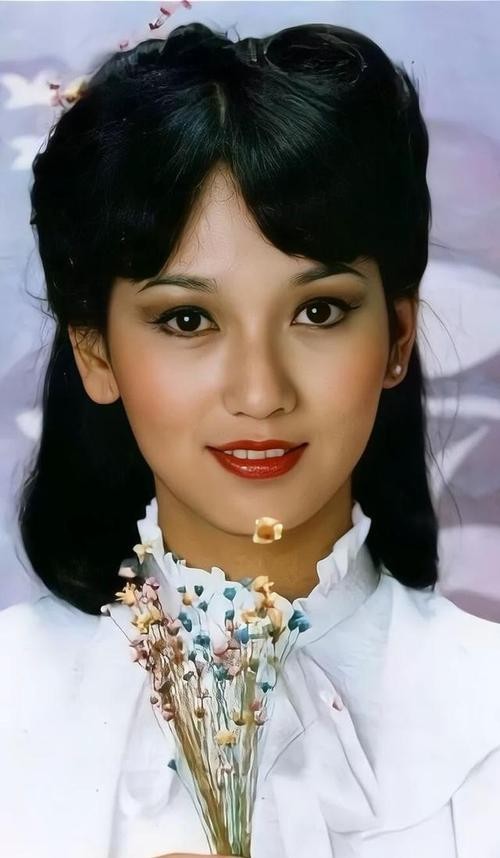 《上海滩》42年过去，演员差距大，男二66像36岁，2位老戏骨离世