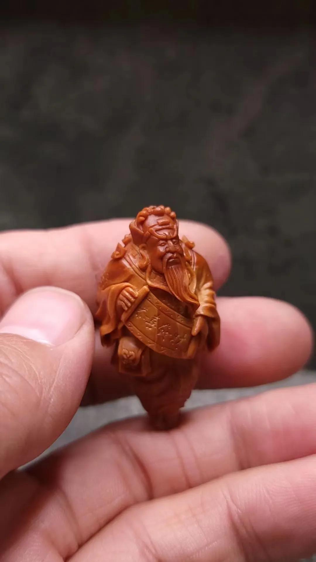 「财神到」精品核雕作品
