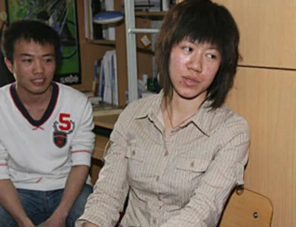 高考763分考上武大，背着瘫痪父亲上学的黄来女，后来怎么样了？