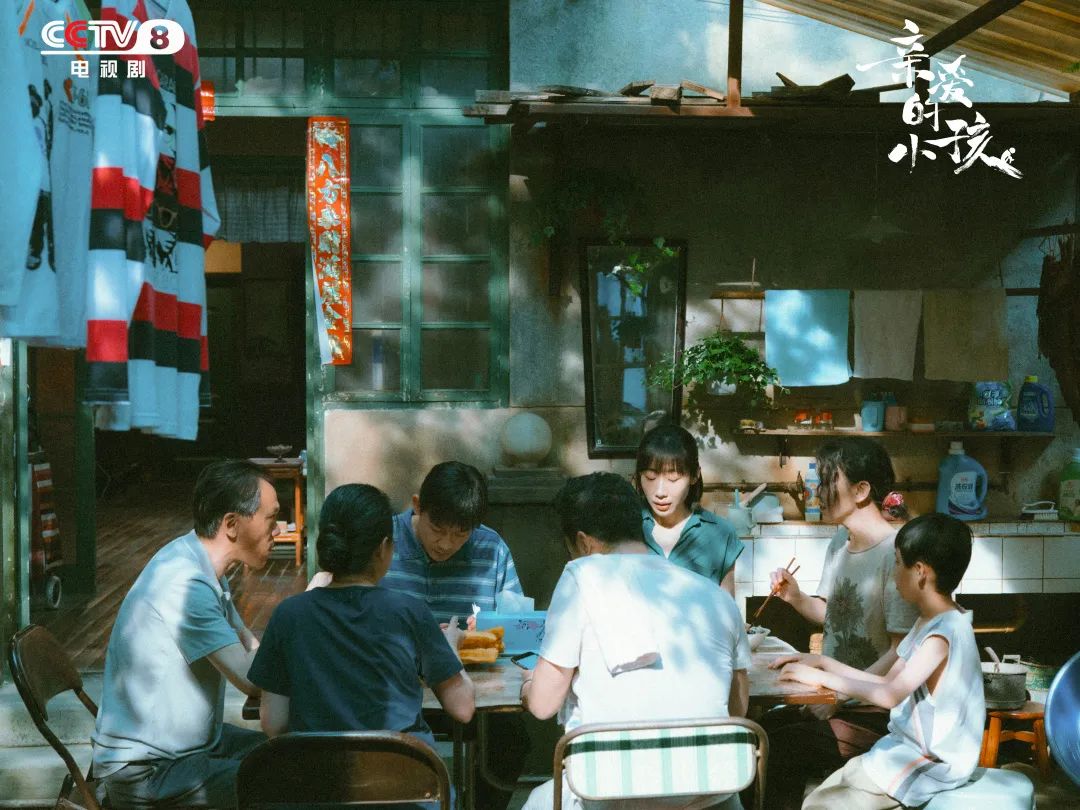 这部剧的秘密，原来都藏在了海报里→