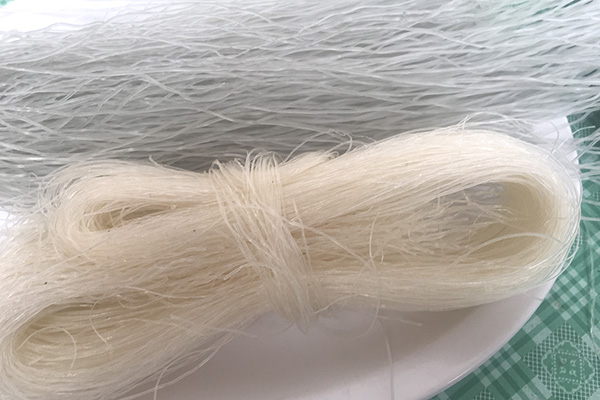粉丝用水一泡就“露馅”，自查家中是否有4种“甲醛菜”，趁早扔