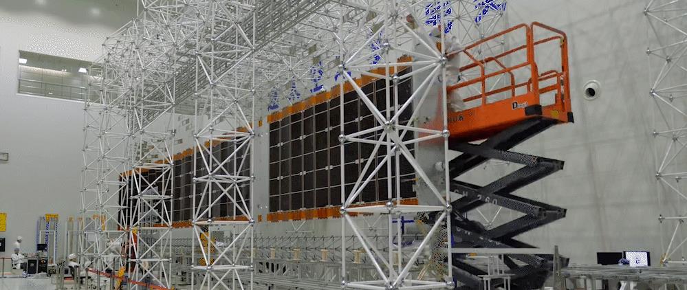 ���칬�ռ�վ֮����һ���ٶּ��ռ�վ���࣬���߶ԱȻ������