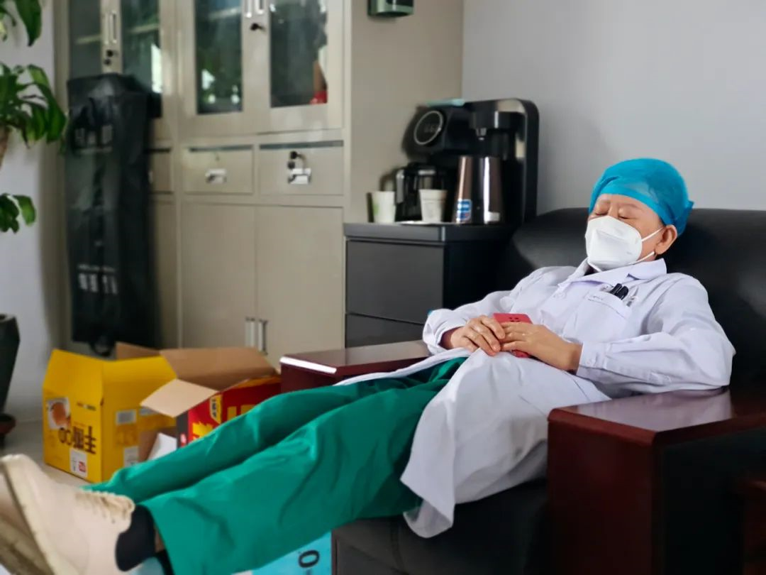 主动请缨赴一线，抗击疫情显担当——记河北工程大学附属医院老党员李少英
