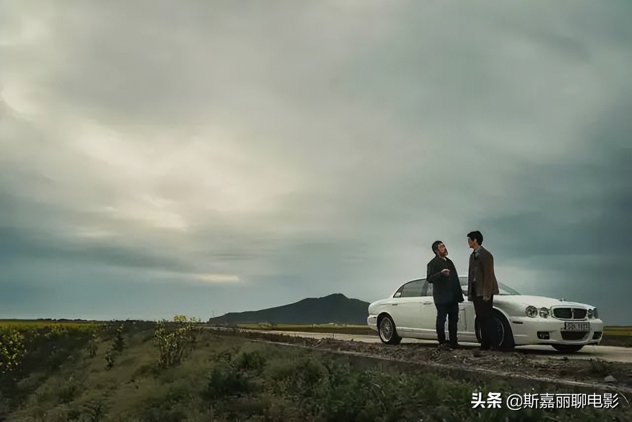 同样是人海战术，把《纸钞屋》和《鱿鱼游戏》对比，差距就出来了