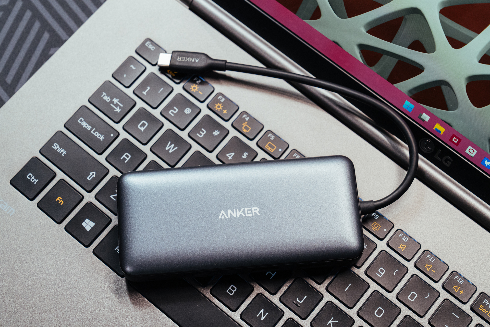 简洁条理，如何布置自己的办公桌面：轻办公好物分享