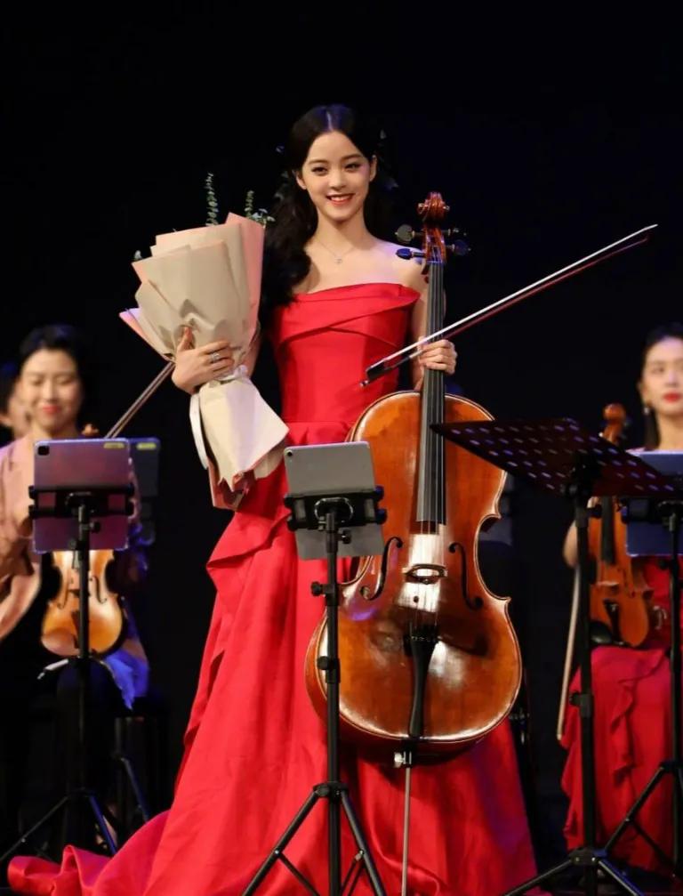 今日6大瓜：四字女星恋情、薇娅老公被罚、《披荆斩棘2》阵容