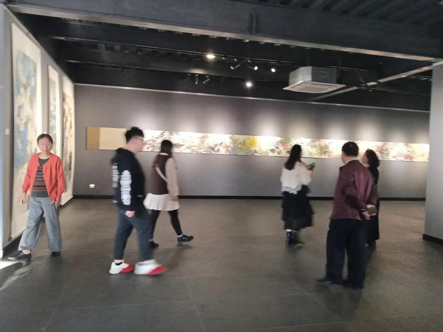 中国人民大学艺术学院欧锦华研修班师生画展今日在源美术馆开幕